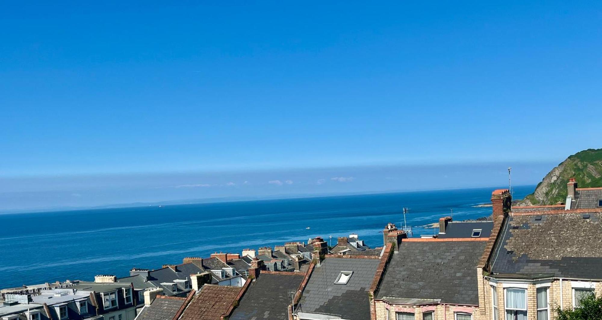 Ocean View Apartment Ilfracombe Bagian luar foto
